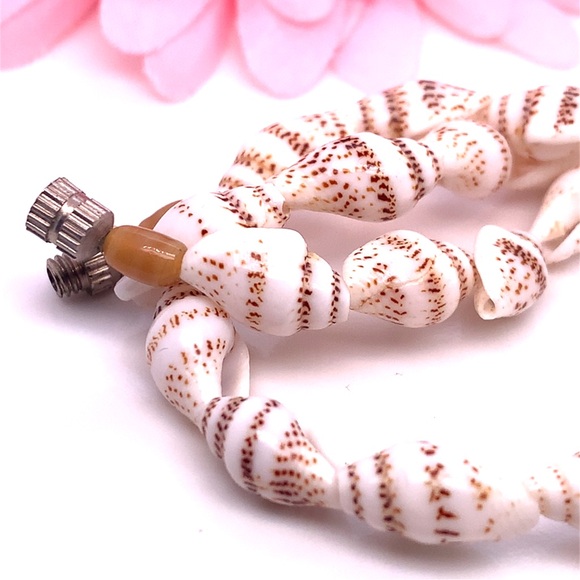 Natural shell choker Necklace 14” - Picture 4 of 6